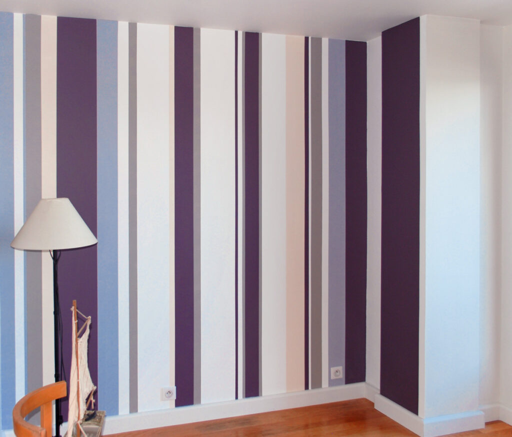 Poussez plus loin la personnalisation de vos murs grâce aux effets optiques de bayadères réalisés à la peinture